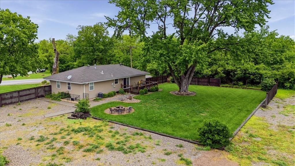 2450 Lowenstein Drive — photo 30