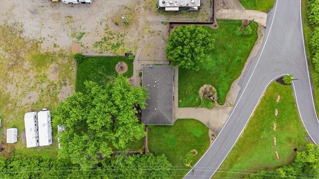 2450 Lowenstein Drive — photo 31