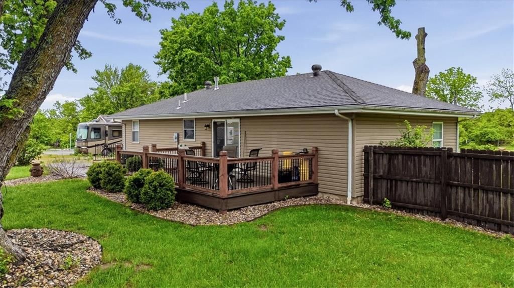 2450 Lowenstein Drive — photo 34