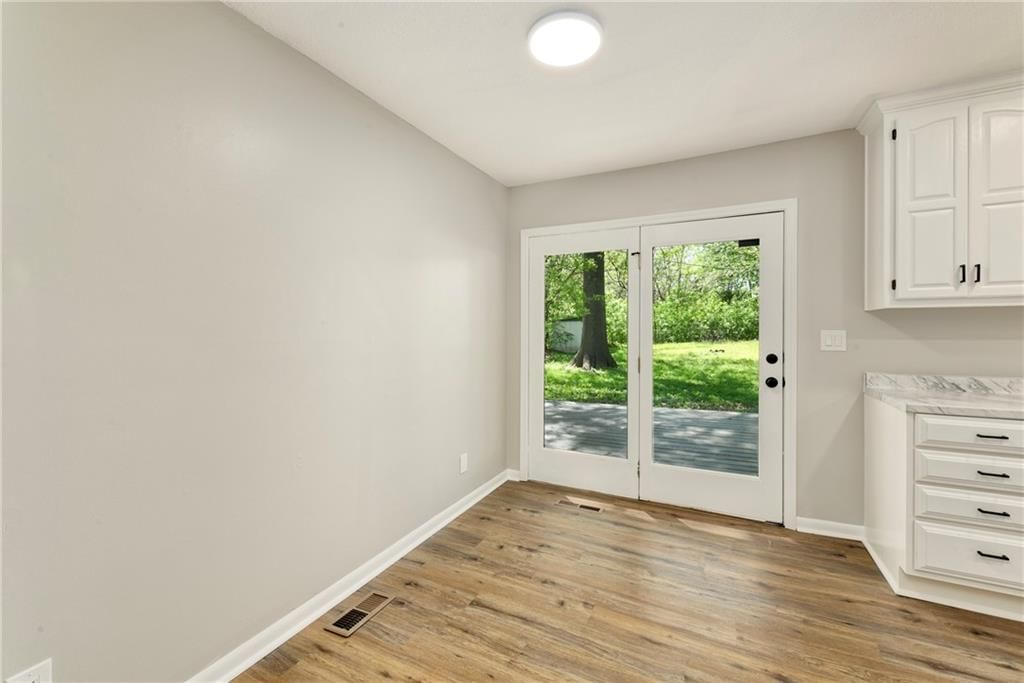 8746 N Troost Avenue — photo 9