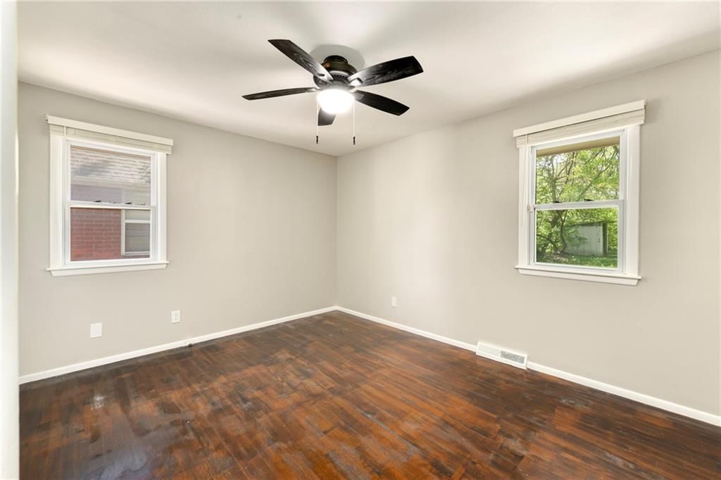 8746 N Troost Avenue — photo 10