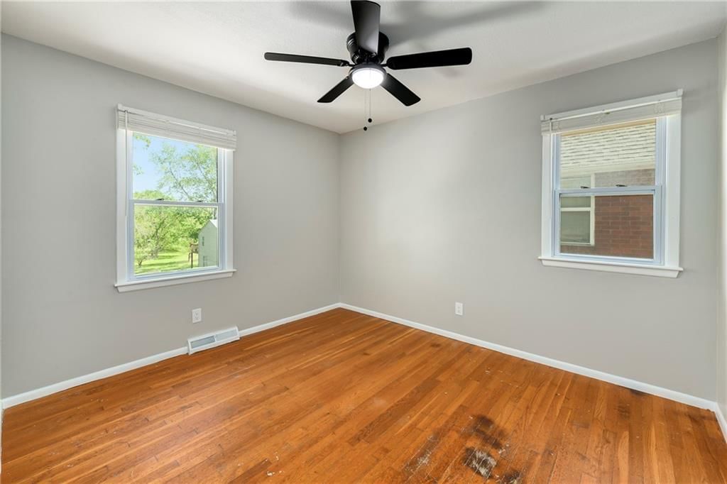 8746 N Troost Avenue — photo 13
