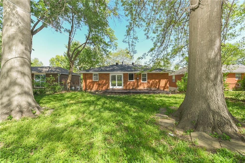 8746 N Troost Avenue — photo 23