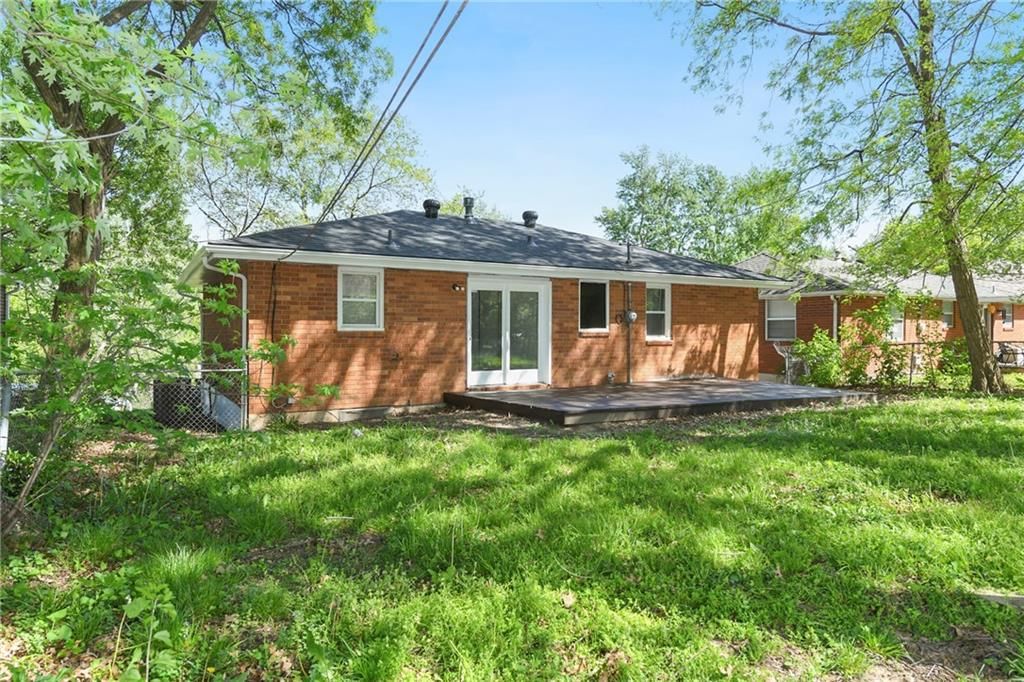8746 N Troost Avenue — photo 24