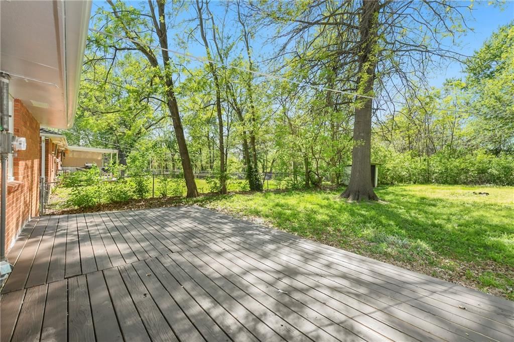 8746 N Troost Avenue — photo 27