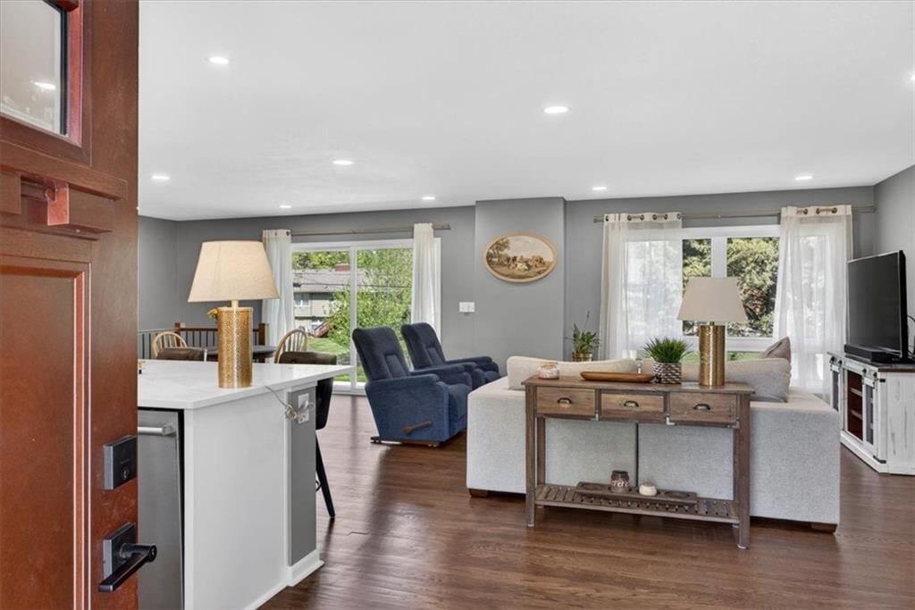 7810 NW Bluegrass Drive — photo 5