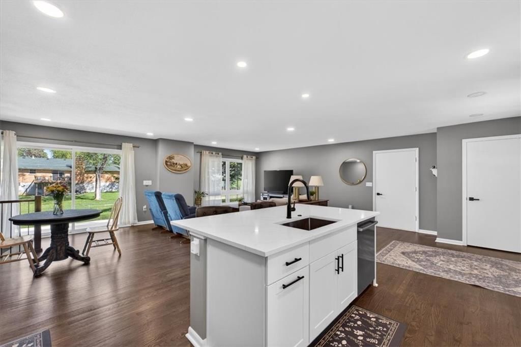 7810 NW Bluegrass Drive — photo 11