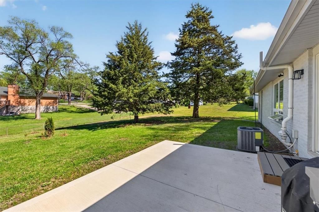 7810 NW Bluegrass Drive — photo 38