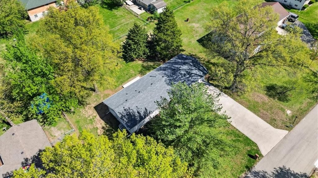 7810 NW Bluegrass Drive — photo 39