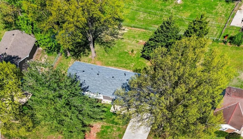 7810 NW Bluegrass Drive — photo 40