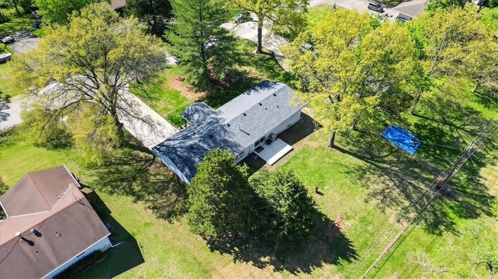 7810 NW Bluegrass Drive — photo 41