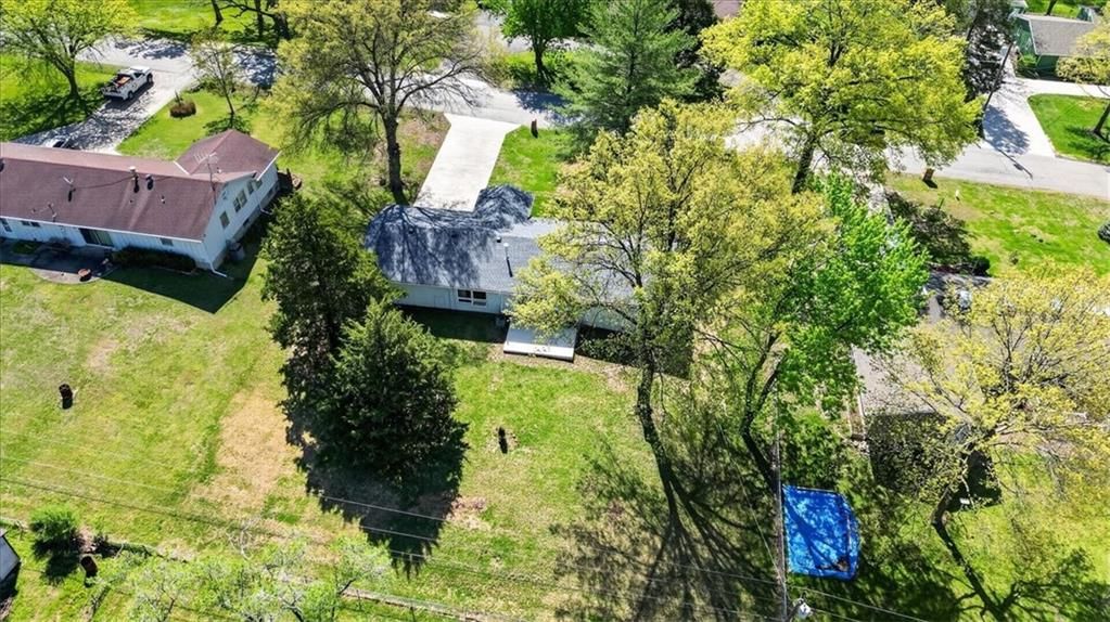 7810 NW Bluegrass Drive — photo 42