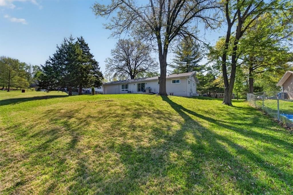 7810 NW Bluegrass Drive — photo 45