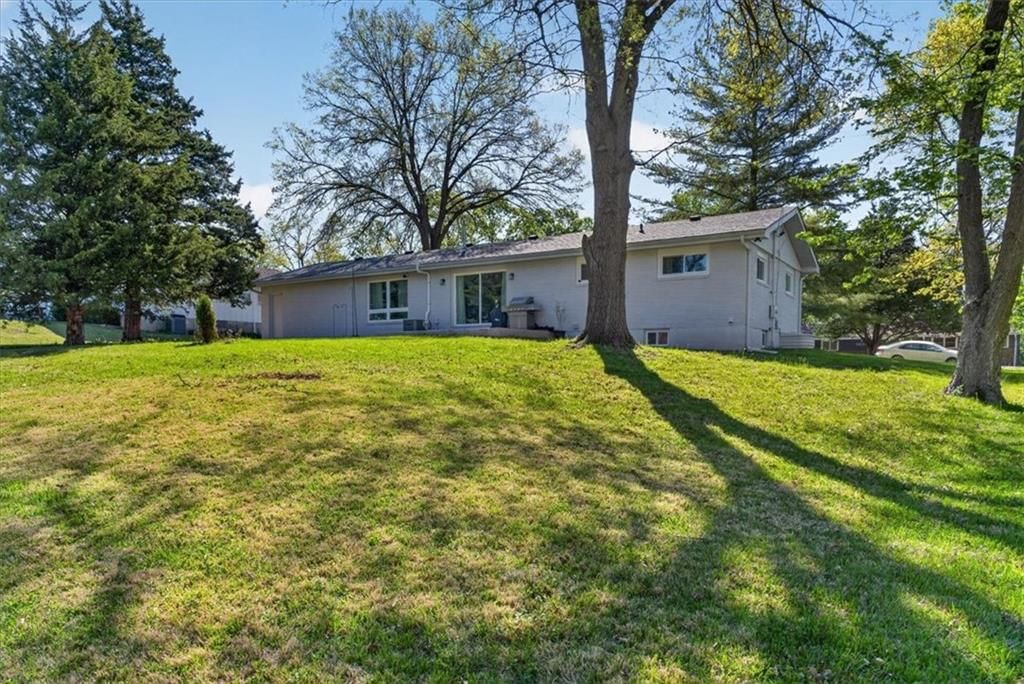 7810 NW Bluegrass Drive — photo 46