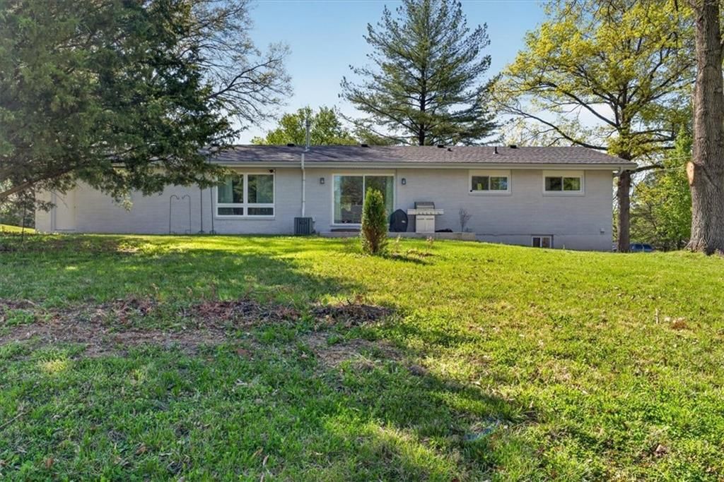 7810 NW Bluegrass Drive — photo 48
