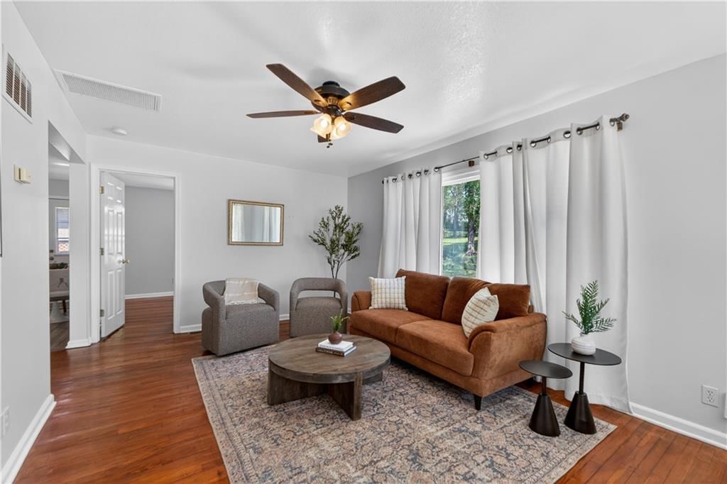 2800 Russell Road — photo 4