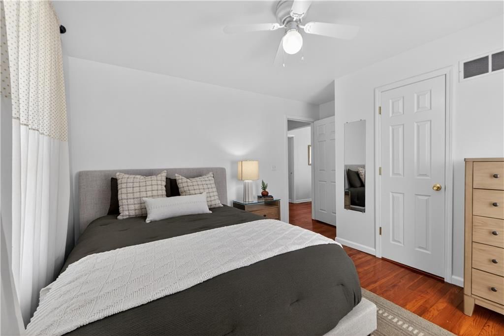 2800 Russell Road — photo 12