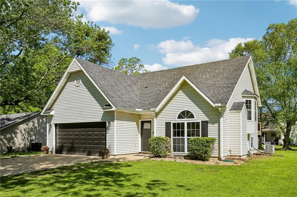 204 E 8th Street, Adrian, MO