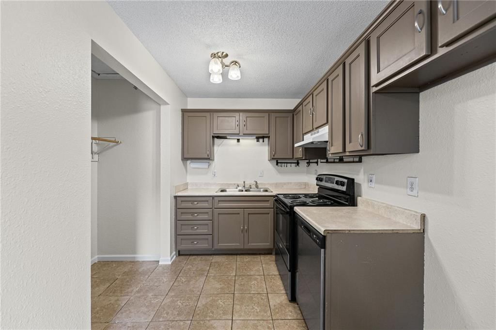 810 N Iowa Street — photo 11