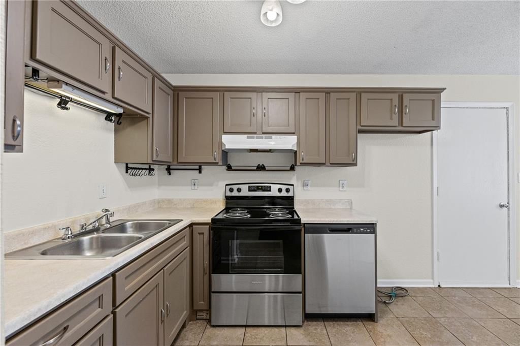 810 N Iowa Street — photo 13