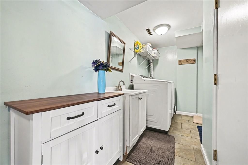105 BEACH Drive — photo 11