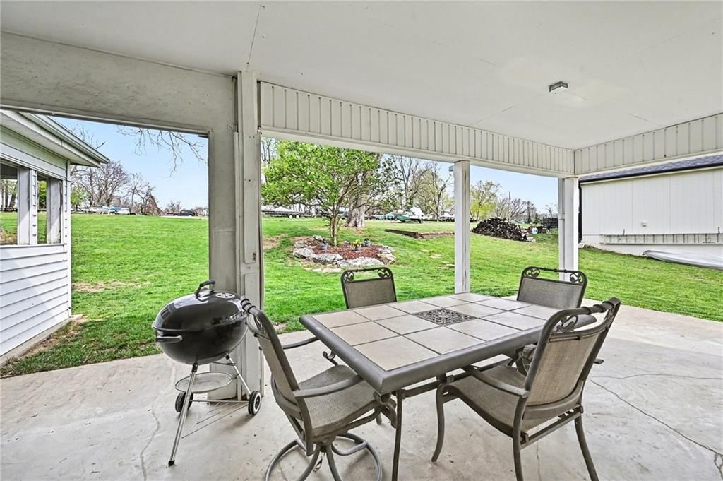 105 BEACH Drive — photo 24