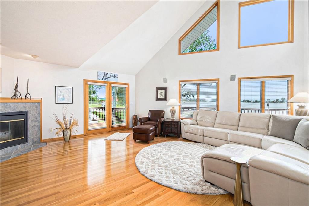 512 Lake Shore Drive — photo 8