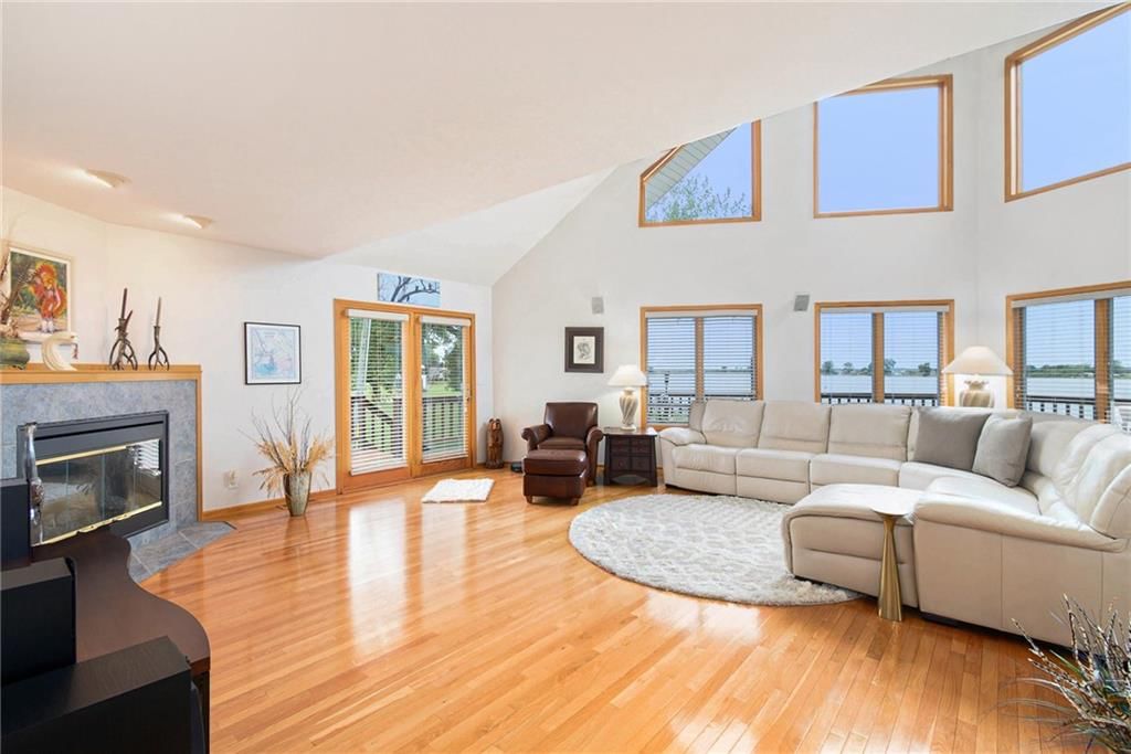 512 Lake Shore Drive — photo 9