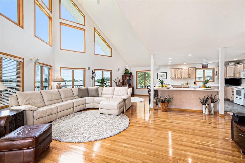 512 Lake Shore Drive — photo 10