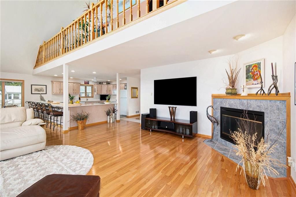 512 Lake Shore Drive — photo 11