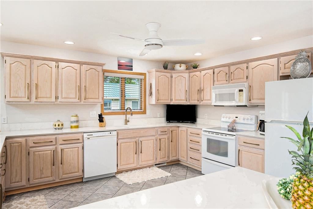 512 Lake Shore Drive — photo 15