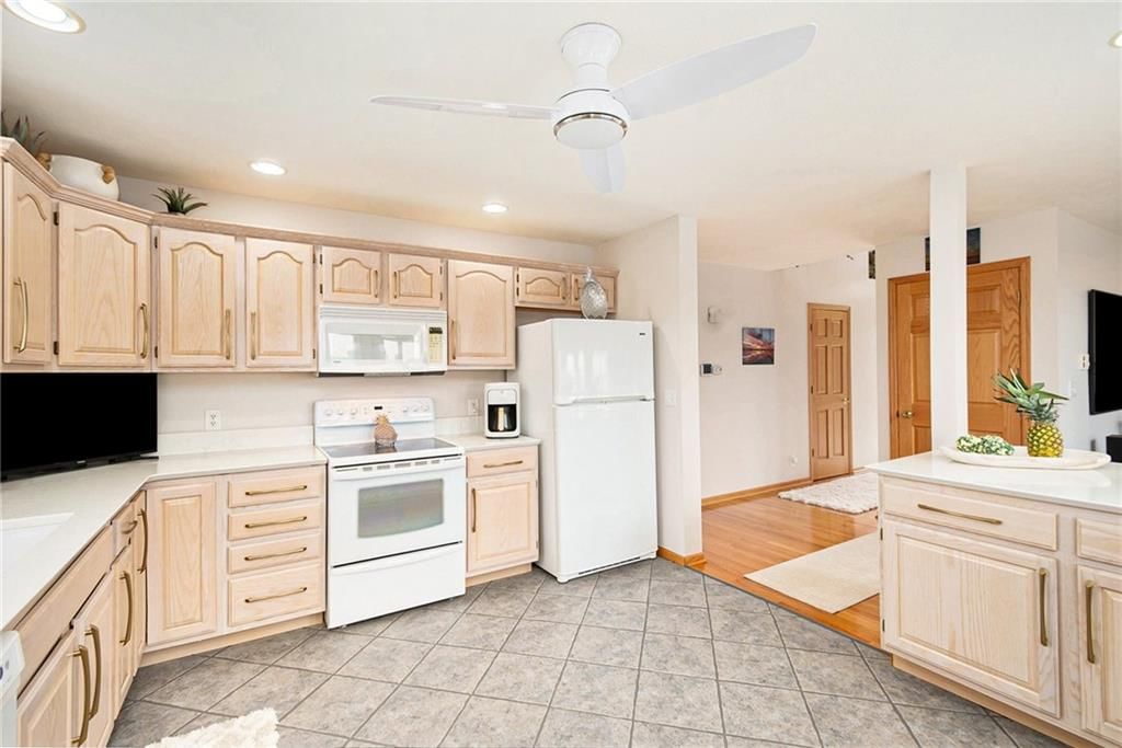 512 Lake Shore Drive — photo 17