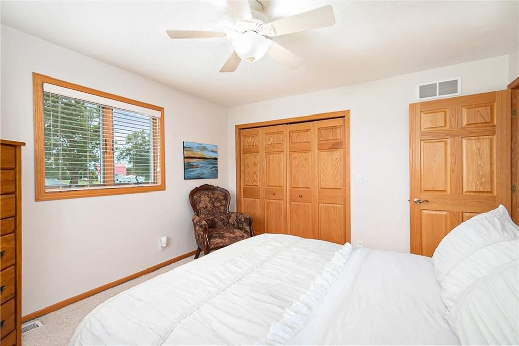 512 Lake Shore Drive — photo 19