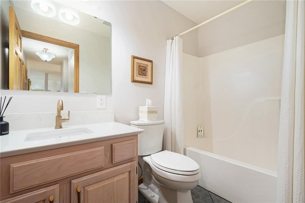 512 Lake Shore Drive — photo 21