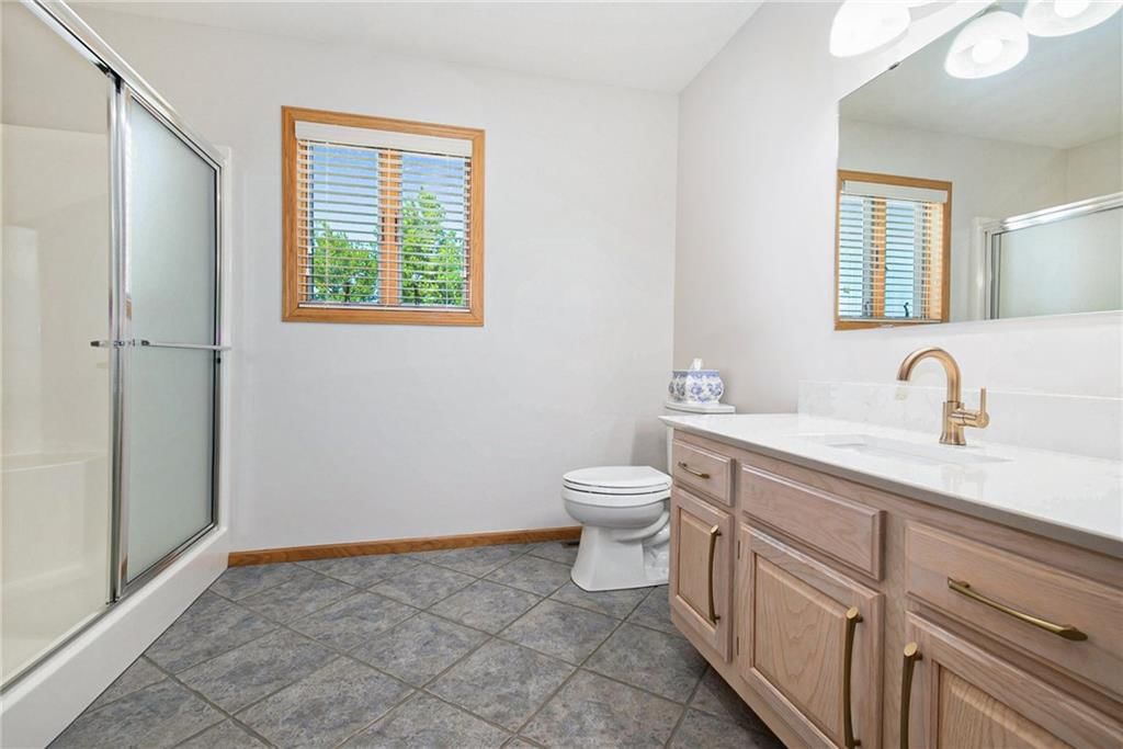 512 Lake Shore Drive — photo 33