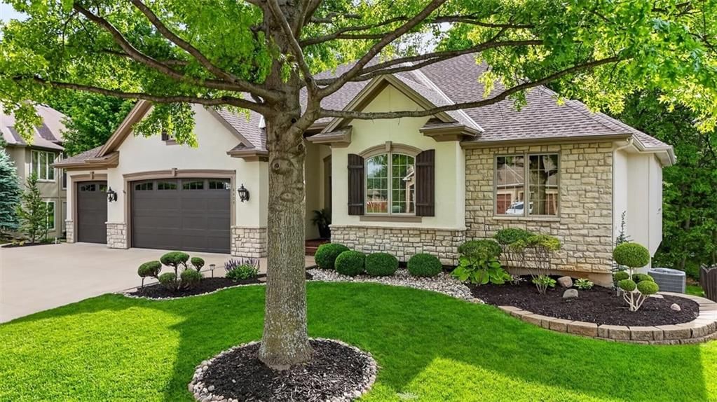 4404 NE Georgian Drive — photo 2