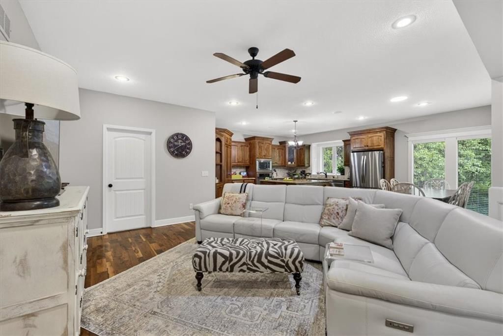 4404 NE Georgian Drive — photo 11