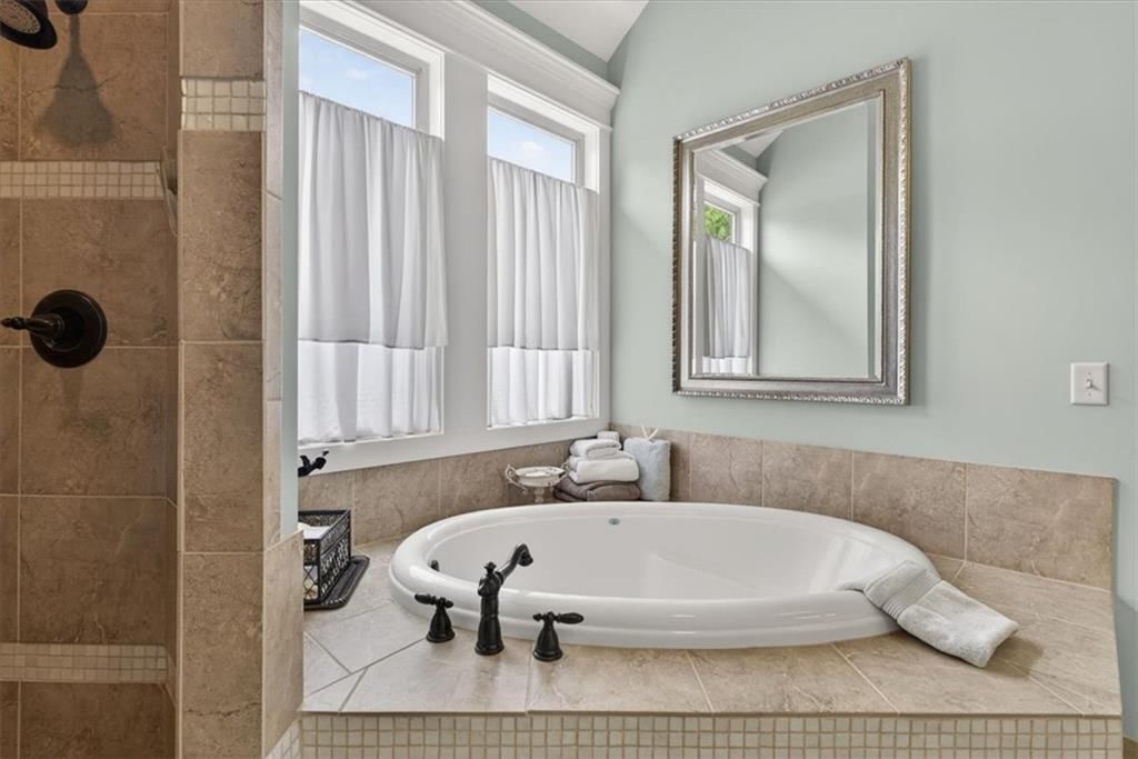 4404 NE Georgian Drive — photo 29