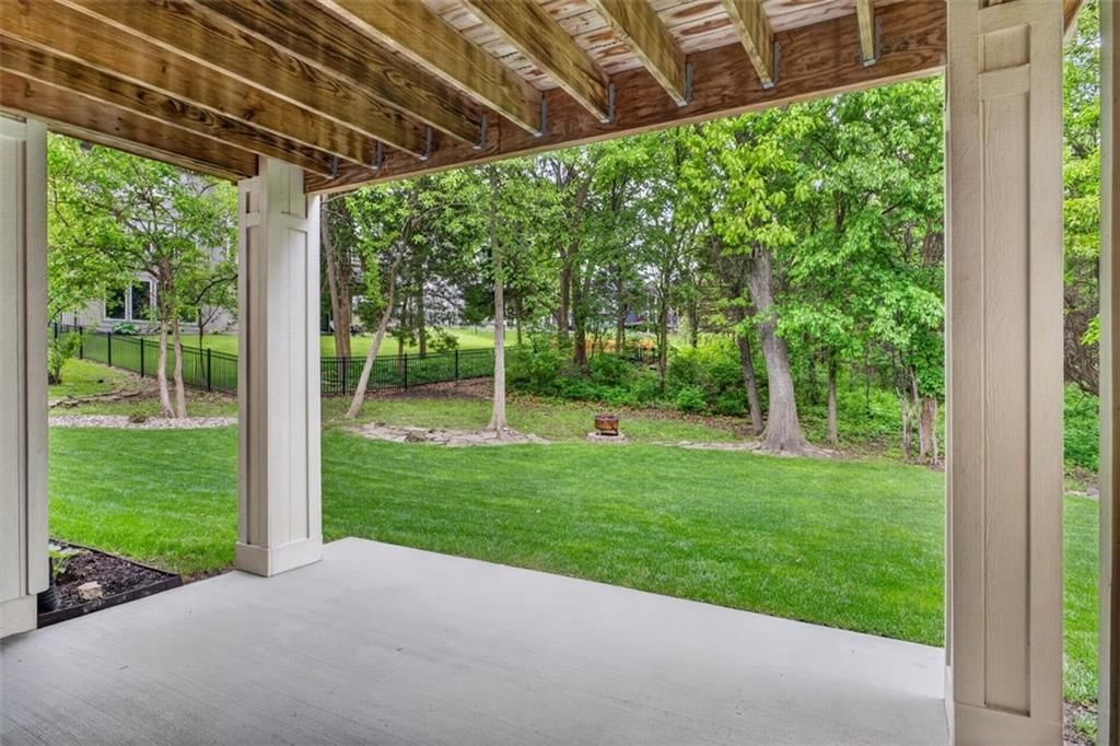 4404 NE Georgian Drive — photo 43