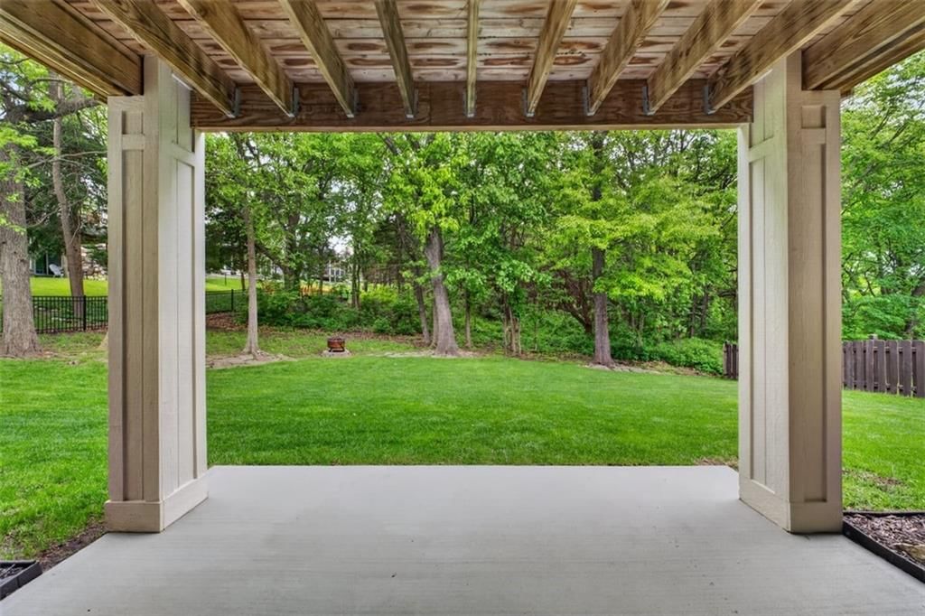 4404 NE Georgian Drive — photo 44