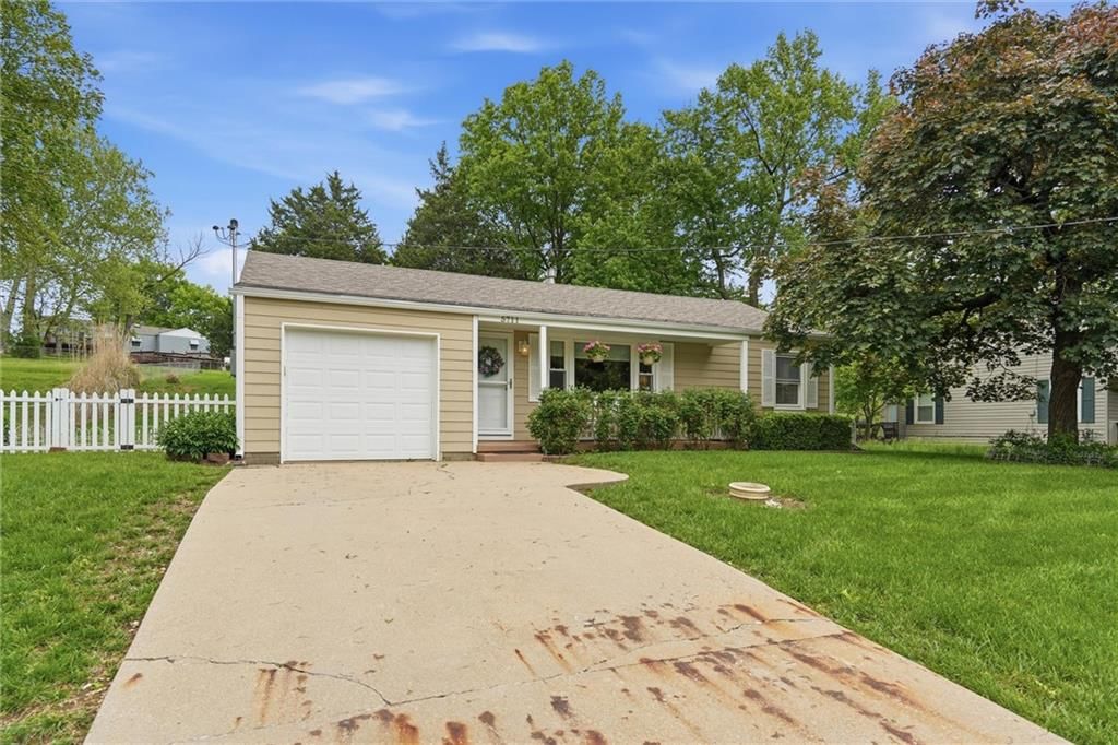 5711 N Amoret Avenue — photo 3
