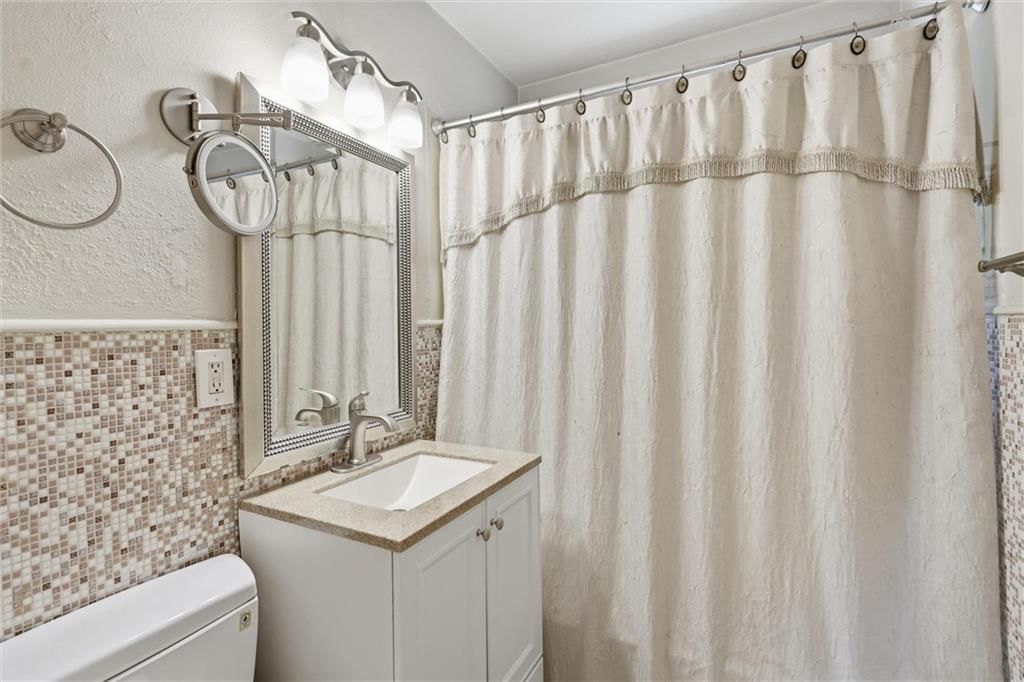 5711 N Amoret Avenue — photo 20
