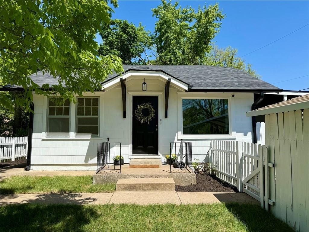 502 S Willow Avenue, Sugar Creek, MO