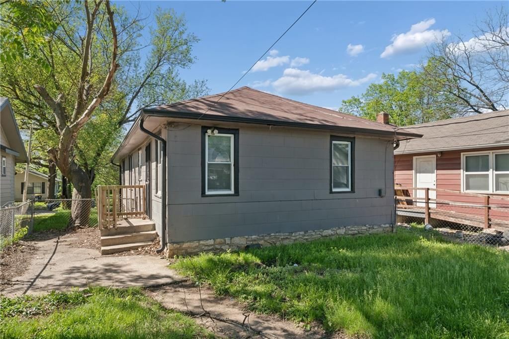 4046 E 68TH Terrace — photo 31