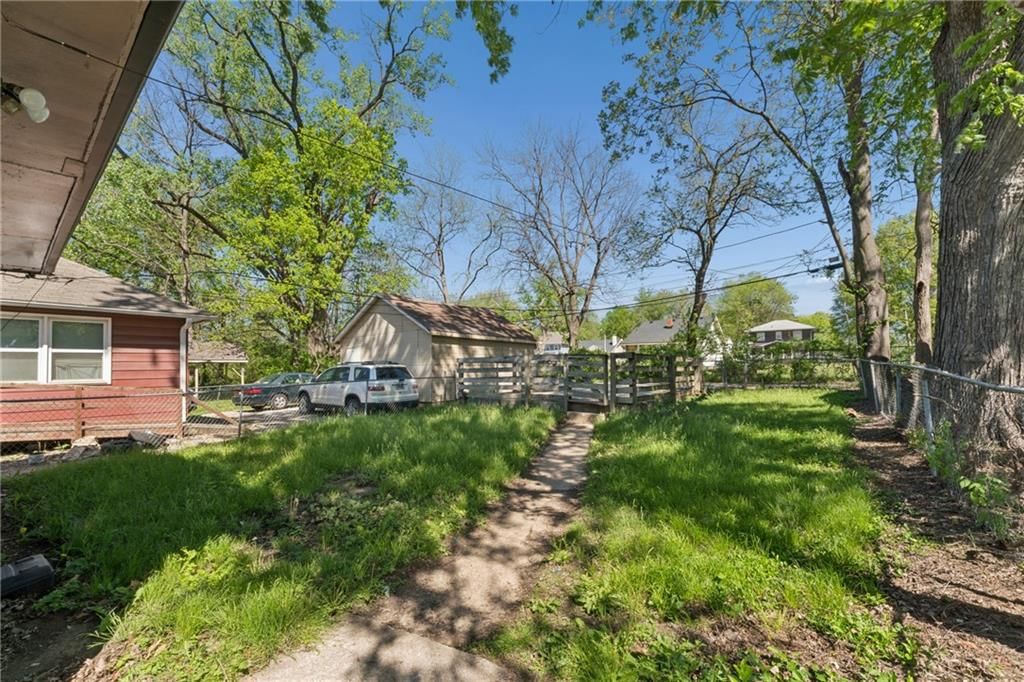 4046 E 68TH Terrace — photo 35
