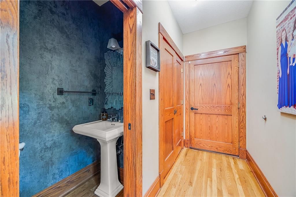 2323 S Crenshaw Road — photo 15