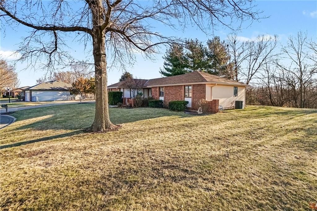 1109 S Catalpa Street — photo 4