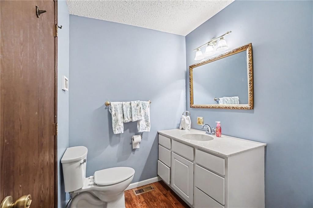 1109 S Catalpa Street — photo 24
