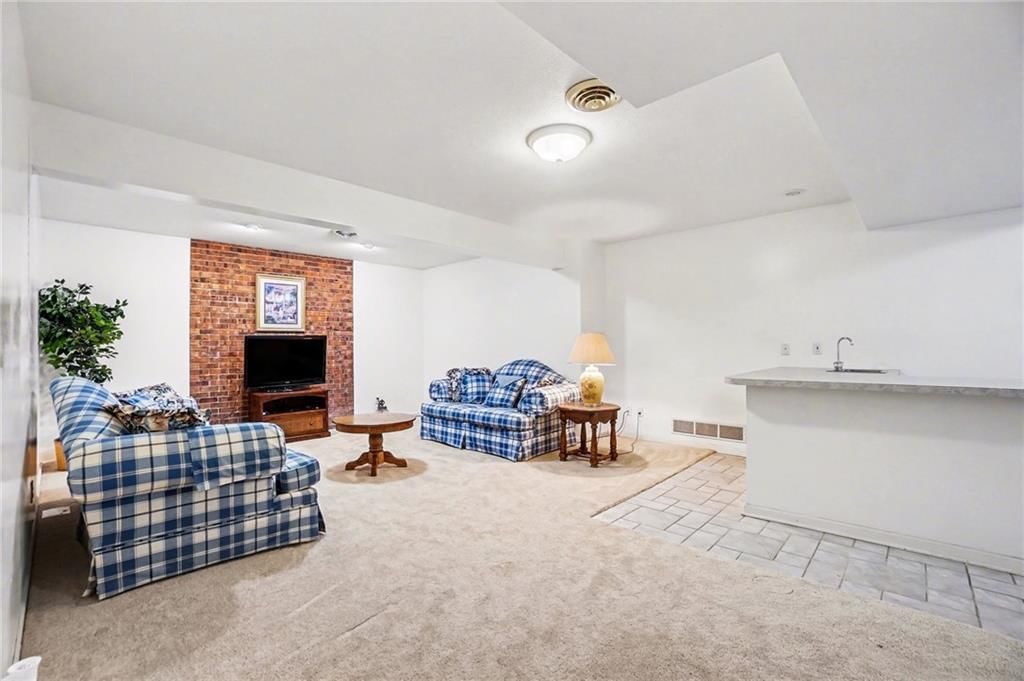 1109 S Catalpa Street — photo 34