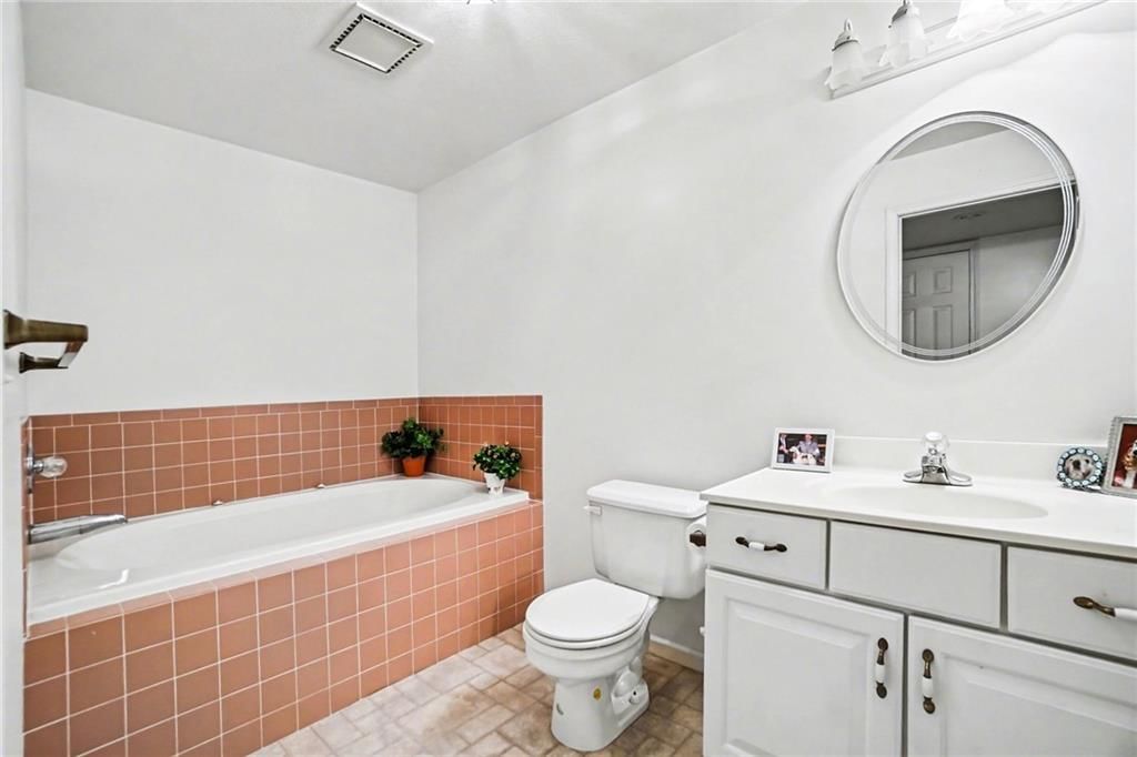 1109 S Catalpa Street — photo 37